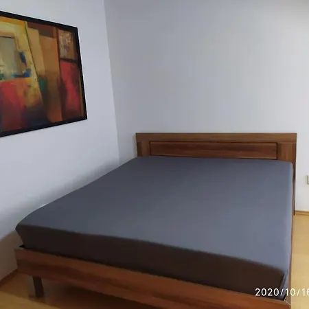 William's Spacious Studio In
